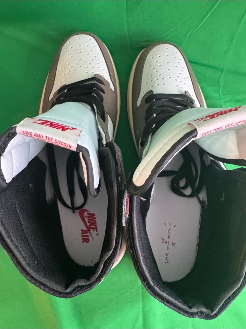 New! Travis Scott x Air Jordan 1 Retro High OG 'Mocha', a highly sought collab! - Picture 6 of 9